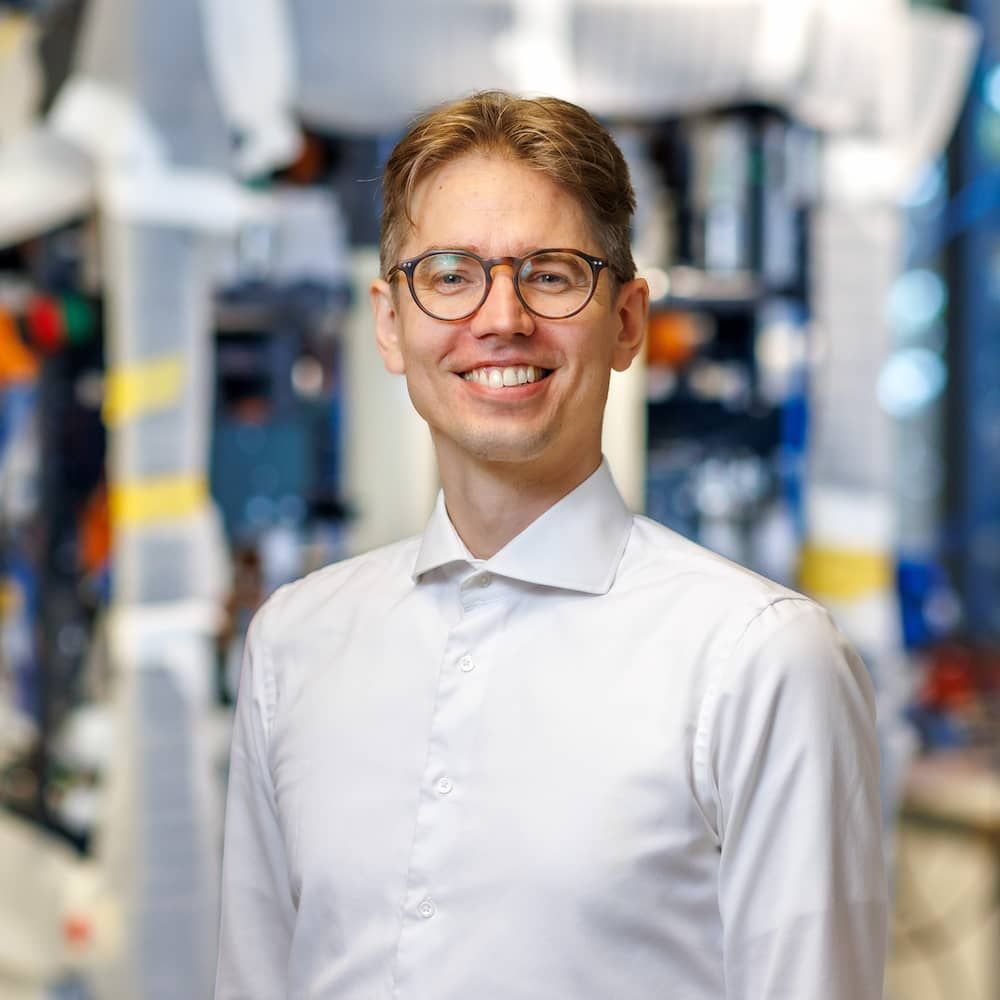 Portrait picture of software engineer Pieter de Goeje of Demcon convergence