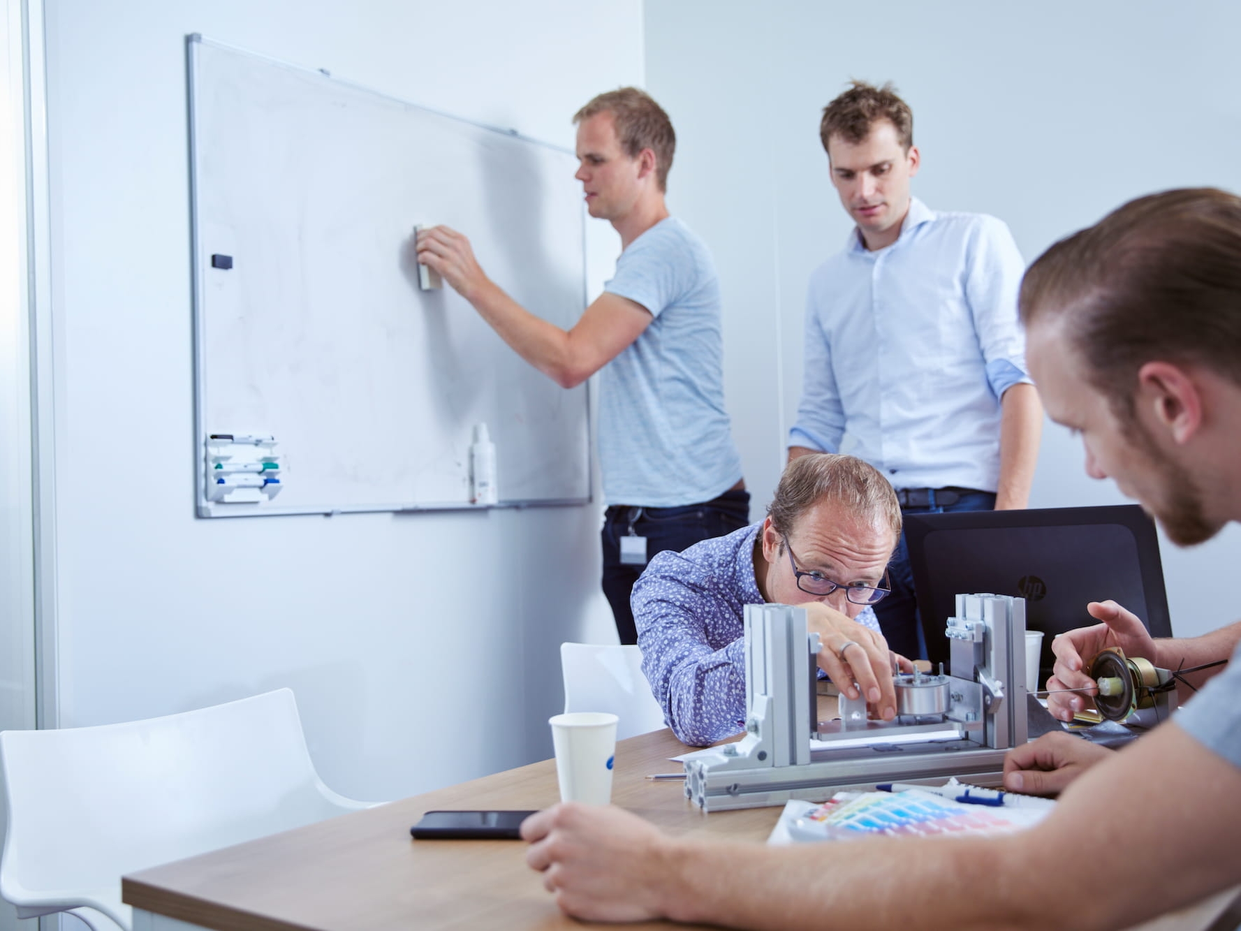 demcon-engineers-building-system