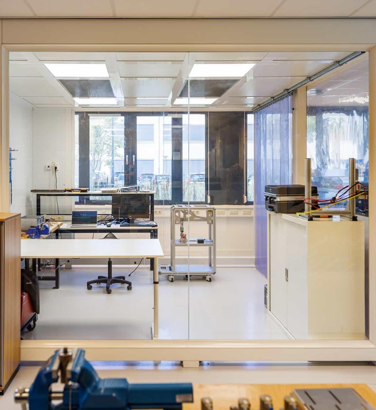 demcon-convergence-grey-room